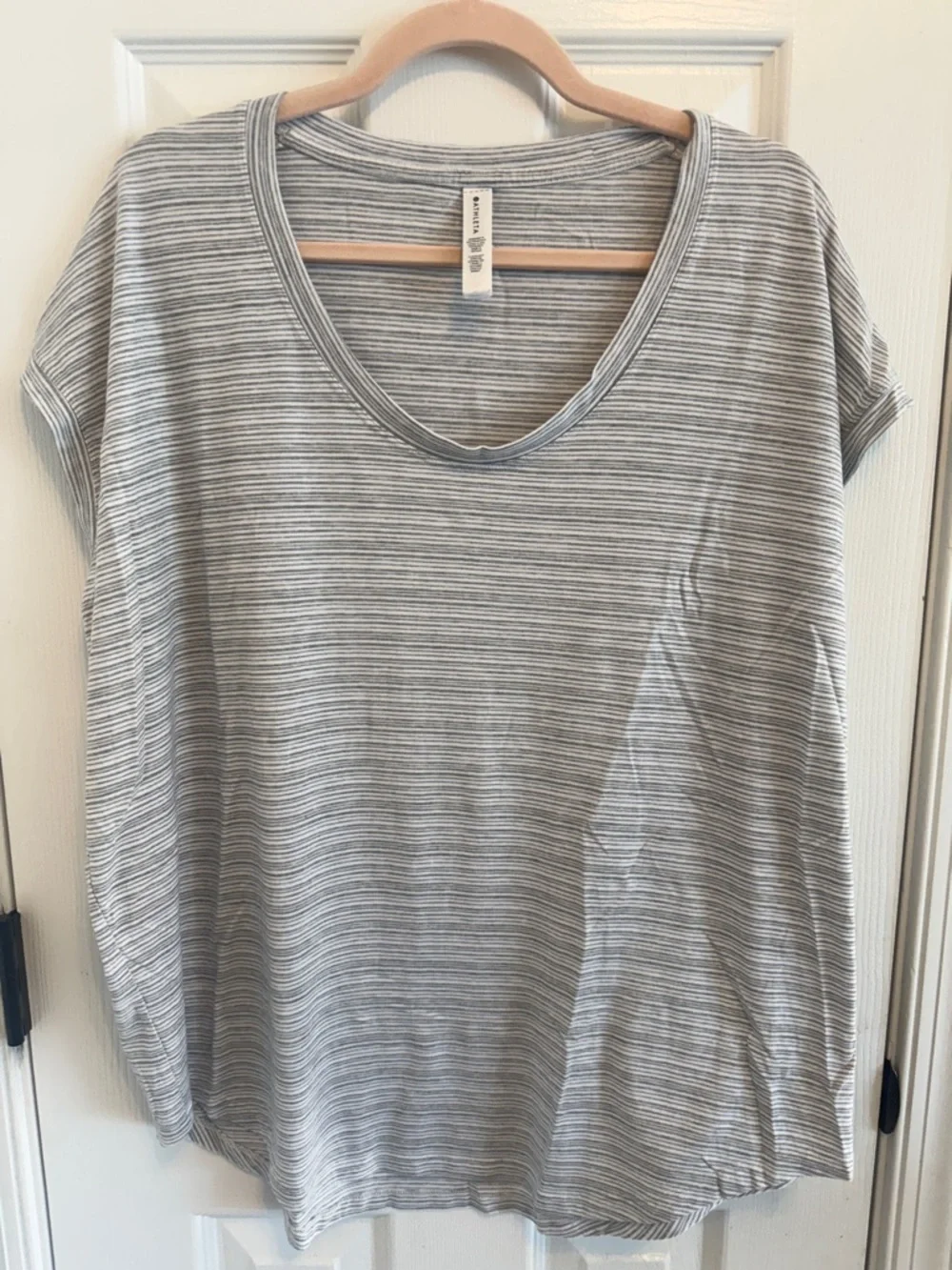 Athleta Cloudlight Stratus Tee Sleeveless Gray Striped Top Size XL - Picture 3 of 6